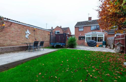 Pass the Keys Spacious and modern house with Free Parking - Photo 5