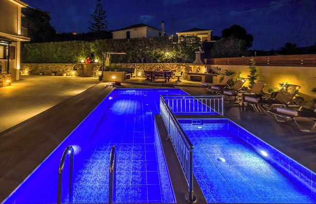 Maggie Alonia - Photo 45