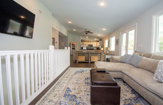 5bd, 3Ba Home Sleeps 14 Comfortably, Close to the Beach and Club Amenities - Foto 16