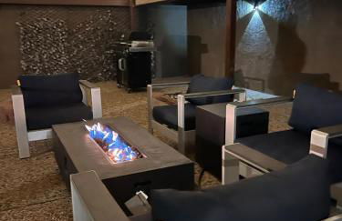 Midland Luxe, Pool, Fire Pit, Workspace, Pool Table - Foto 63