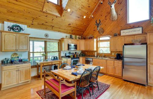 Pet-Friendly Vienna Cabin with Screened-In Porch! - Photo 8
