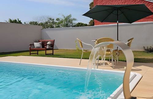 Casa ampla e confortável. Piscina e churrasqueira. - Foto 7