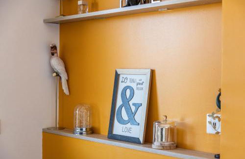 LB Vacation Rentals I Cannes Center, Renovated Apartment with Balcony, Ideal for Holidays or Congress! - Photo 16