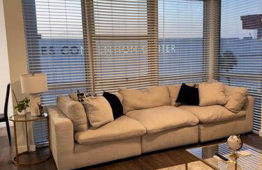 DTLA prime one bedroom steps away from Crypto - Photo 3