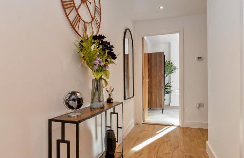 Luxury Apartment-Free Parking-Central Location-Close To Airport, Station & Centre - Foto 19