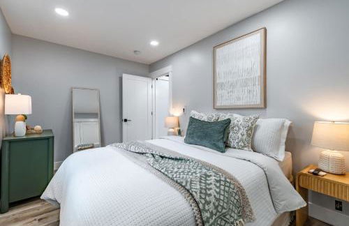 Spacious 3BR Home Sleeps 8 Private Backyard - Foto 15