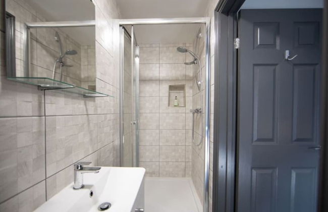 Immaculate 5-bed House in the City Centre Ashford - Photo 20