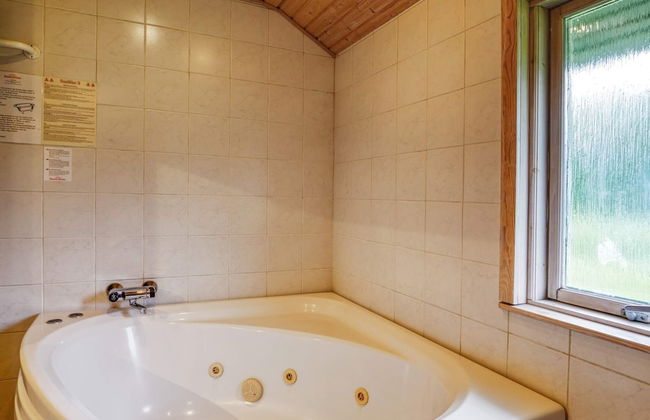 Comfortable Holiday Home in Dannemare with Hot Tub - Photo 18