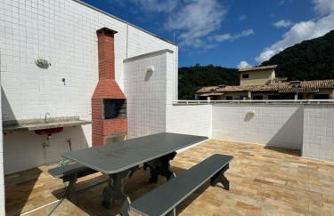 Apartamento na Praia das Toninhas em Ubatuba 350m da praia -2 quartos sendo 1 suite, piscina, varanda gourmet com churrasqueira, ar condicionado, cozinha completa, duas garagens - Foto 11