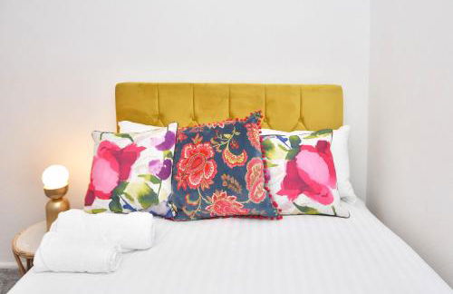 Elm House by YourStays - Lovely home in Cheshire, quiet residential street - Photo 40