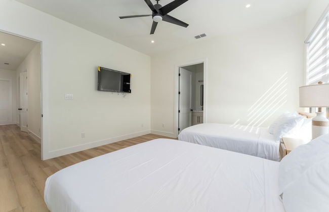 Spacious Bay - Photo 10