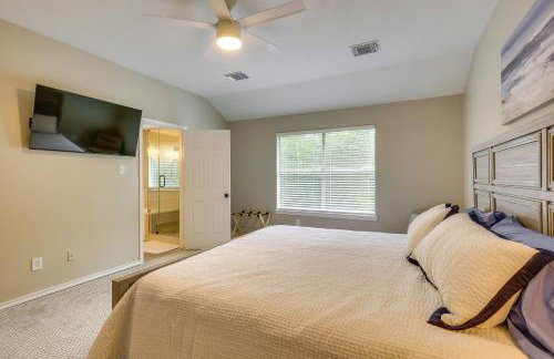 Modern Woodlands Townhome with Spacious Yard and Patio - Photo 13