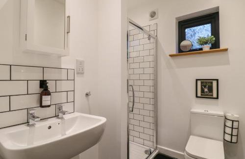 Hub House - Photo 23