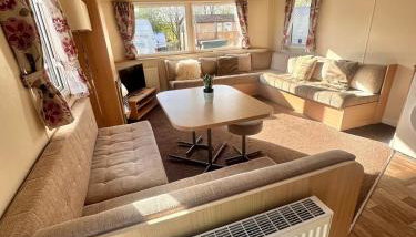 Two Bedroom Willerby Caravan Located in Uddingston, Glasgow at Maryville Caravan Site - Photo 3