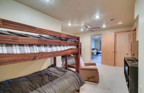 Lakefront Birchwood House with Deck and Fire Pit! - Foto 20