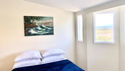 Modern & Cozy Gem ~ Walk to the Beach ~ Queen Beds - Foto 3