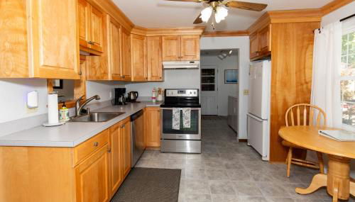 Bluebirds Road to Happiness - Photo 2, stove