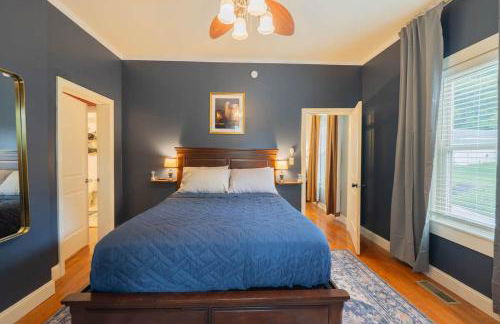 Wizard House + Hot Tub, Private Creek, Large Yard - Foto 9