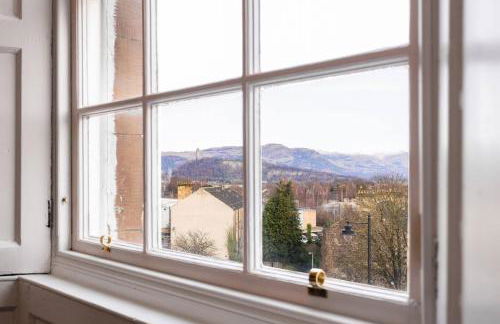 Elegant 3 Bed Apartment in Stirling Near Free Parking and Hill Views - Foto 25