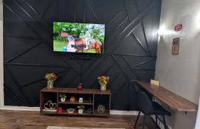 Private, Spacious & Comfy 1 bedroom Entire Suite With Separate Entry & Free Parking - Foto 1