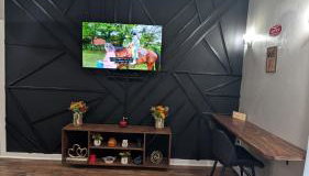 Private, Spacious & Comfy 1 bedroom Entire Suite With Separate Entry & Free Parking - Foto 1