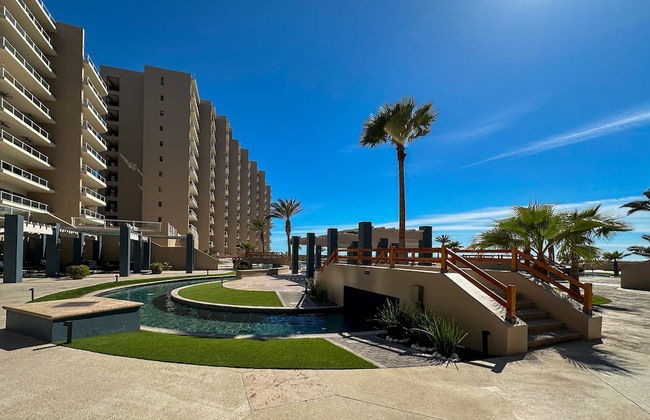 Beach Bliss Retreat 2BR Beachfront Condo - Foto 52