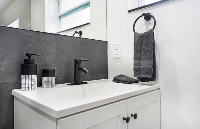 BnB Hyperion Brand New 2b2b Retreat w Patio - Foto 22