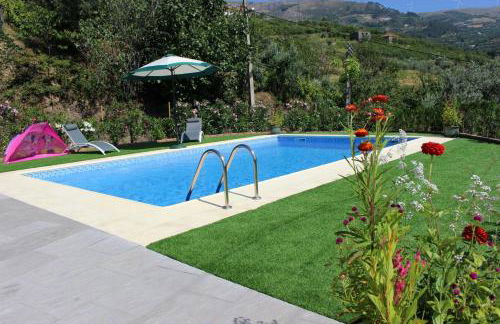 Peaceful villa in São Martinho de Mouros with private pool - Foto 2