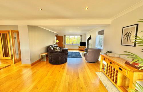 Stunning 7 Bedroom Escape Near New Forest and Beach - Large Garden - Serene Setting - Sleeps 14 - Foto 11