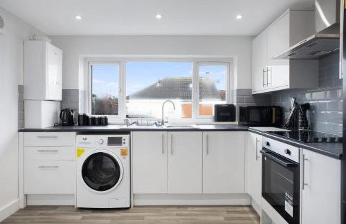 Spacious Living Room & Modern Comforts, Sleeps 4 - Foto 8