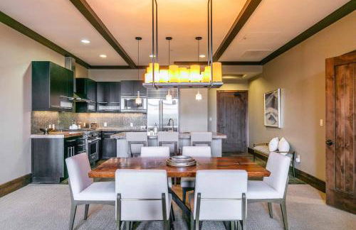 One Village Place 502 by East West Hospitality - Foto 5