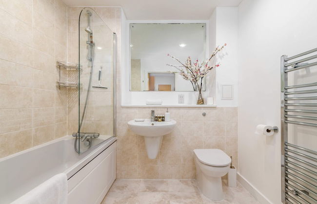 Modern Comfort: Stratford 3BR Duplex - Foto 15