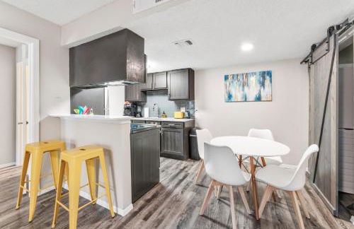 SoCo Chic Apartment Suites Close to Downtown - Foto 31