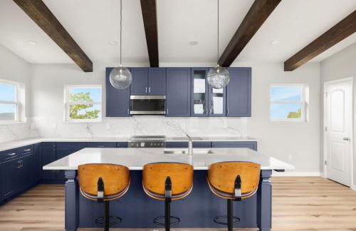 Modern Escape w Mountain Views Fire Pit & Swing - Foto 11