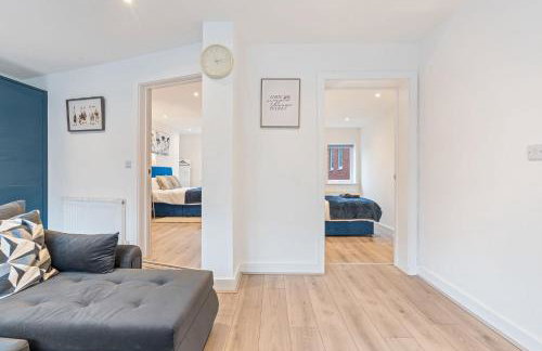 Central 2 Bedroom Apartment with Free Parking Sleeps 8 & Walk to City Centre & Arena - Foto 7