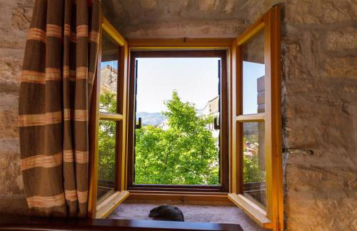 Old Small Stone House - Photo 29