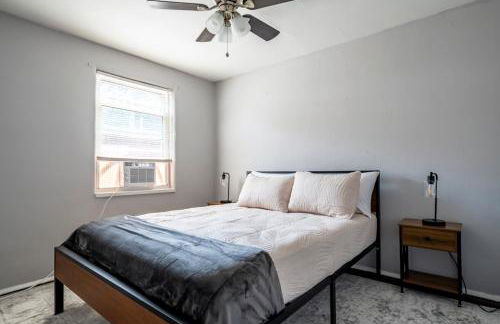 Cozy 2BR Retreat with Workspace - Washer and Dryer - Foto 3