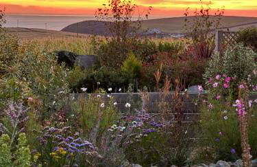 Coastal retreat with hot tub and panoramic views - Foto 25