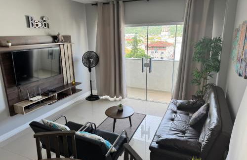 150m da Praia Pereque, 3 quartos, Amplo e Aconchegante - Foto 1