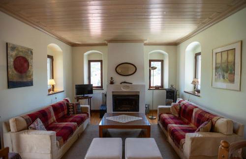 Rustic home in heart of Stemnitsa - Photo 1