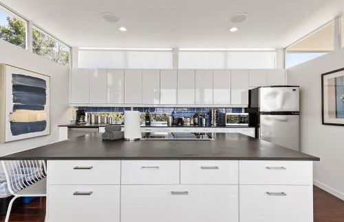 Marbella Lane - Cozy and Eccentric Design Home - Photo 11