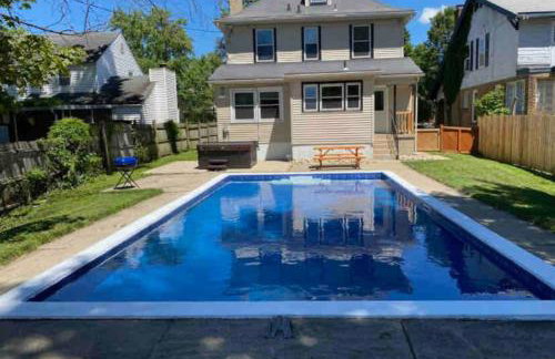 Main Street Oasis Pool and Hot Tub Sleeps 8 - Foto 1