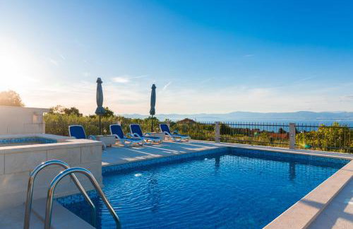 VILLA AGAPE - Three bedroom villa on 15k m2 olive grove - Incredible 360 view - Free parking - Private pool and jacuzzi - Foto 8