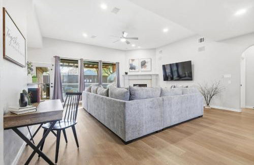 Luxury Backyard Pool & Patio Oasis 4-BD - Foto 6