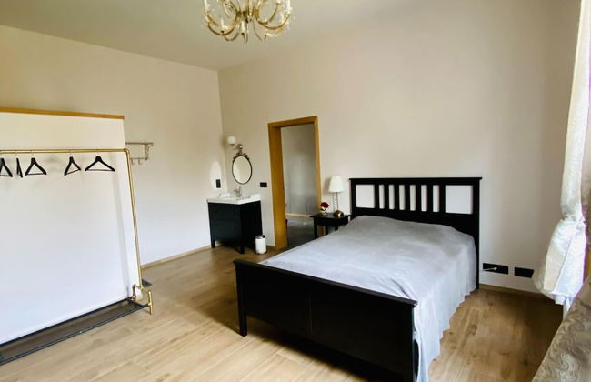 Elegant Hillside Mansion - Photo 3