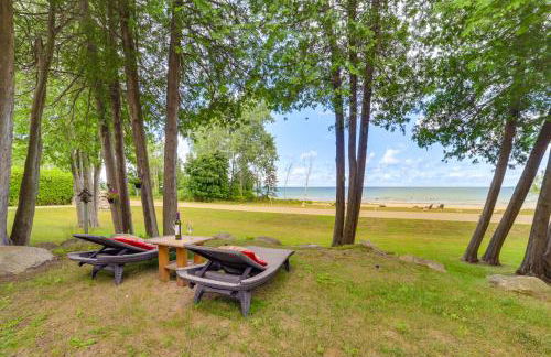 1 Mi to Dtwn! Lakefront Earl Young Charlevoix Home - Foto 26