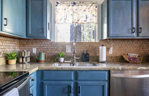 Cozy Chalet in the Pines - Foto 22