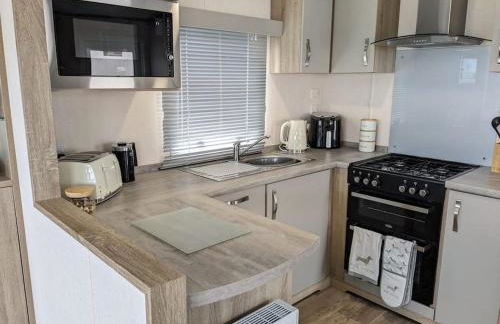 Beautiful Pet Friendly Southerness Caravan With Sea View & Decking Area - Foto 24
