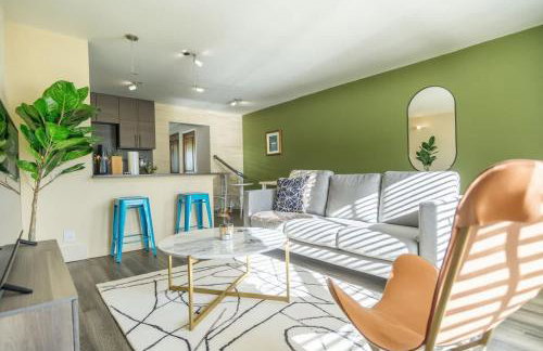 Stylish King 1BR 8 Min to Downtown Pool Gym & Parking 04 - Foto 5