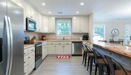 15 Min to UA Private Heated Pool Huge Yard Luxe Master - Foto 2